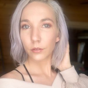 Meet your Posher, Hallie